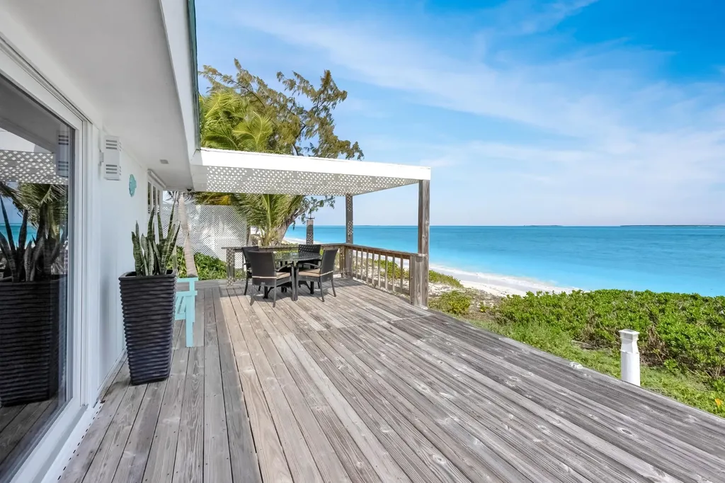 Queens Highway 18 Exuma BS