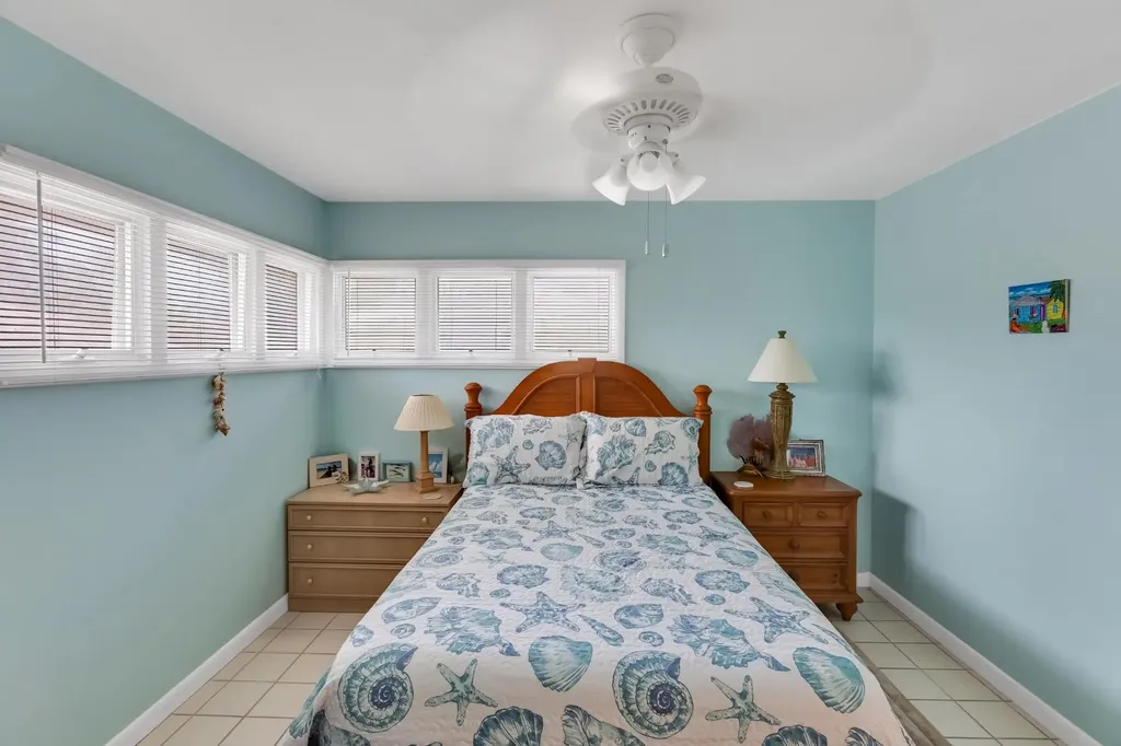 Queens Highway 18 Exuma BS