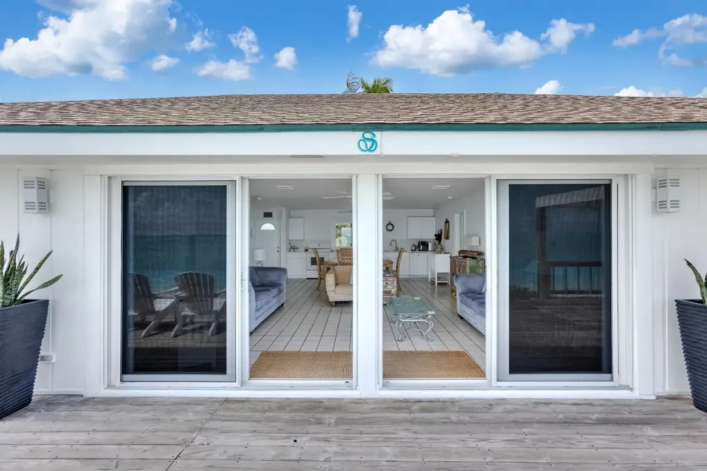 Queens Highway 18 Exuma BS