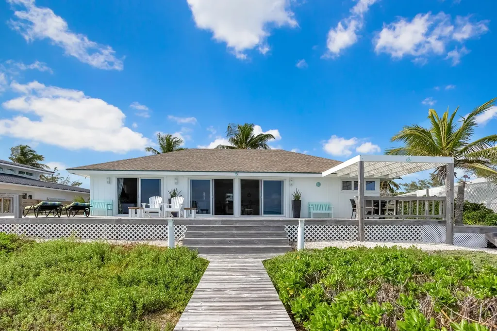 Queens Highway 18 Exuma BS