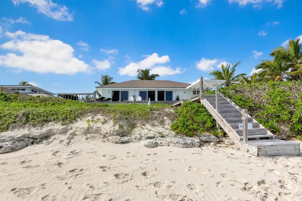 Queens Highway 18 Exuma BS