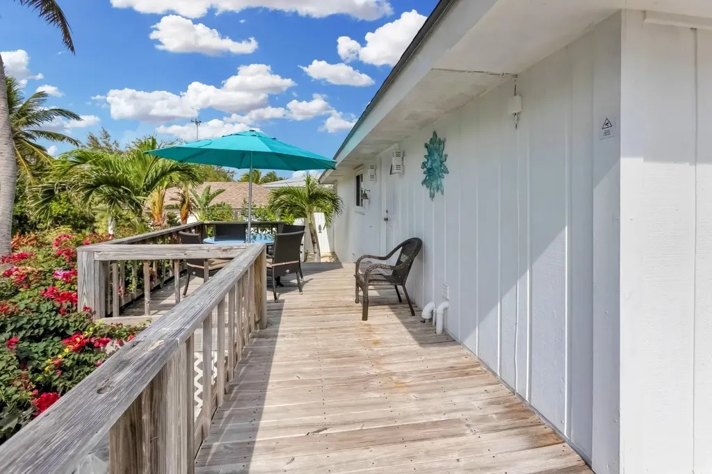 Queens Highway 18 Exuma BS