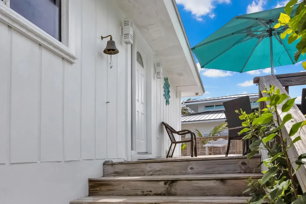 Queens Highway 18 Exuma BS