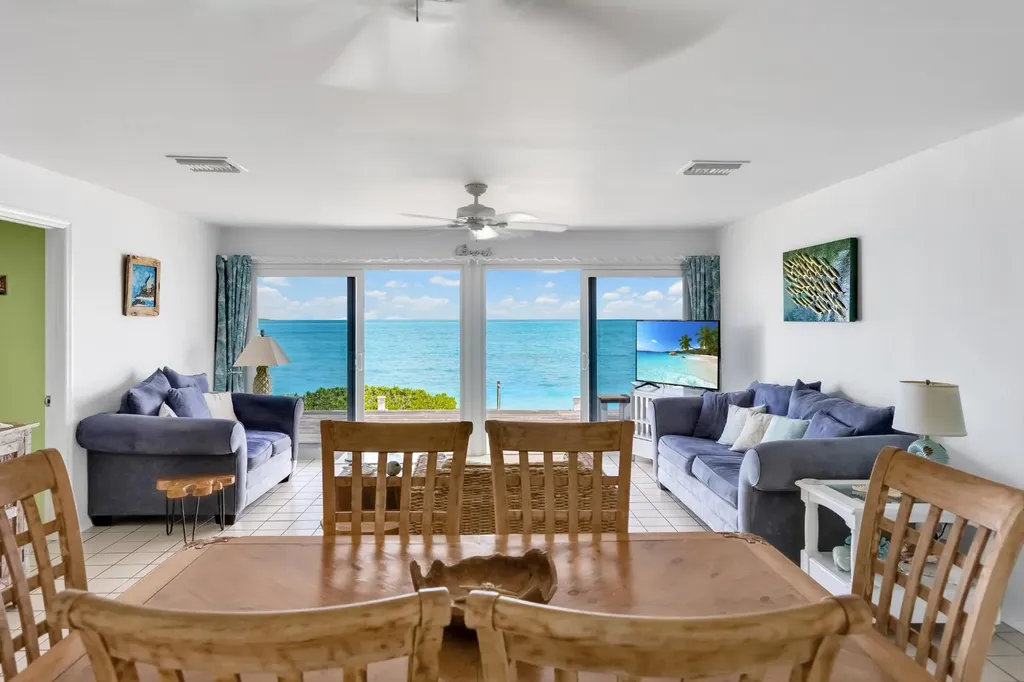 Queens Highway 18 Exuma BS