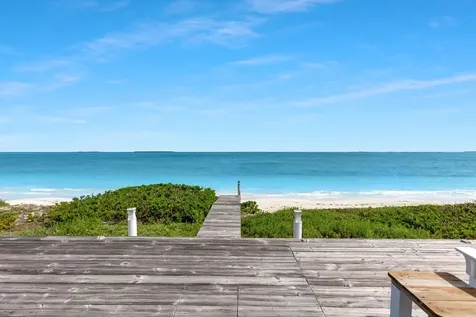 Queens Highway 18 Exuma BS