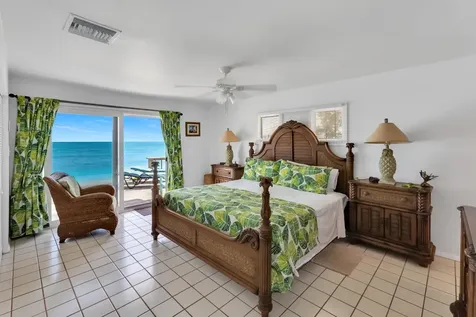 Queens Highway 18 Exuma BS