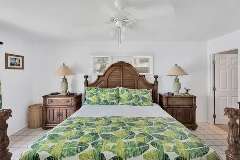 Queens Highway 18 Exuma BS