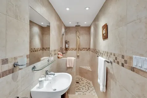 Queens Highway 18 Exuma BS