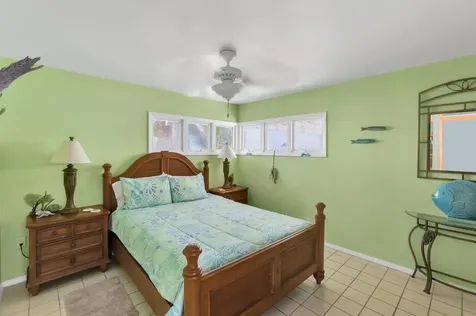 Queens Highway 18 Exuma BS