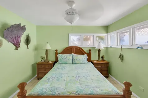 Queens Highway 18 Exuma BS