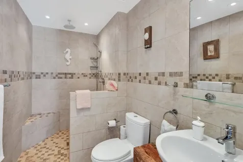 Queens Highway 18 Exuma BS