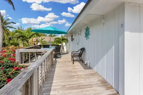 Queens Highway 18 Exuma BS