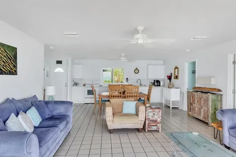 Queens Highway 18 Exuma BS