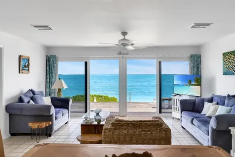 Queens Highway 18 Exuma BS