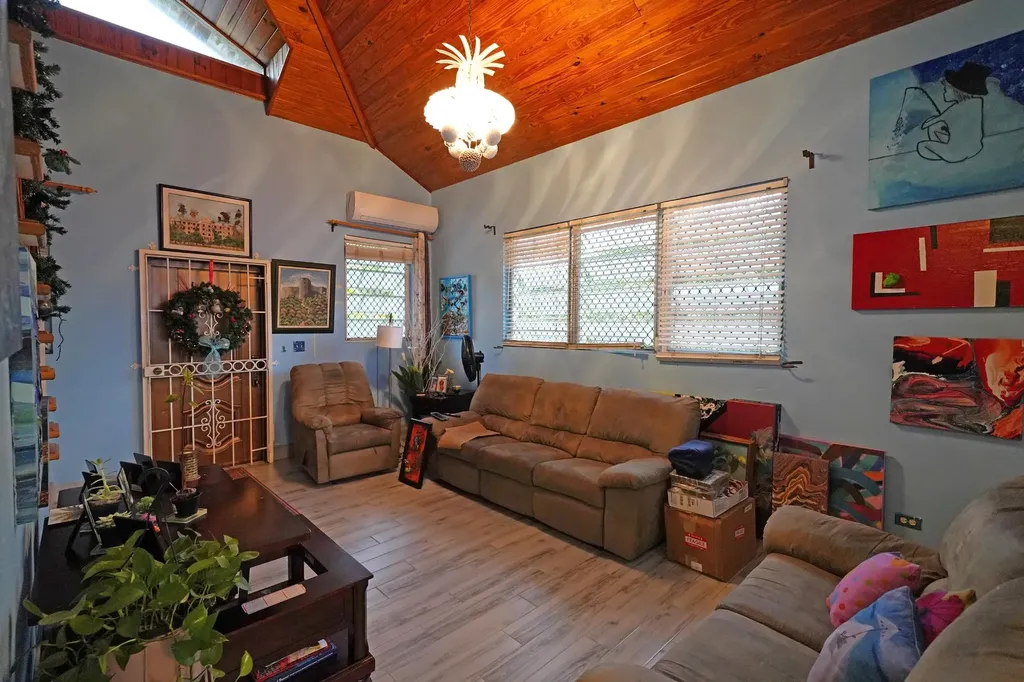 Jacaranda Line 41 New Providence Paradise Island BS