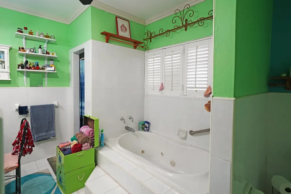 Jacaranda Line 41 New Providence Paradise Island BS