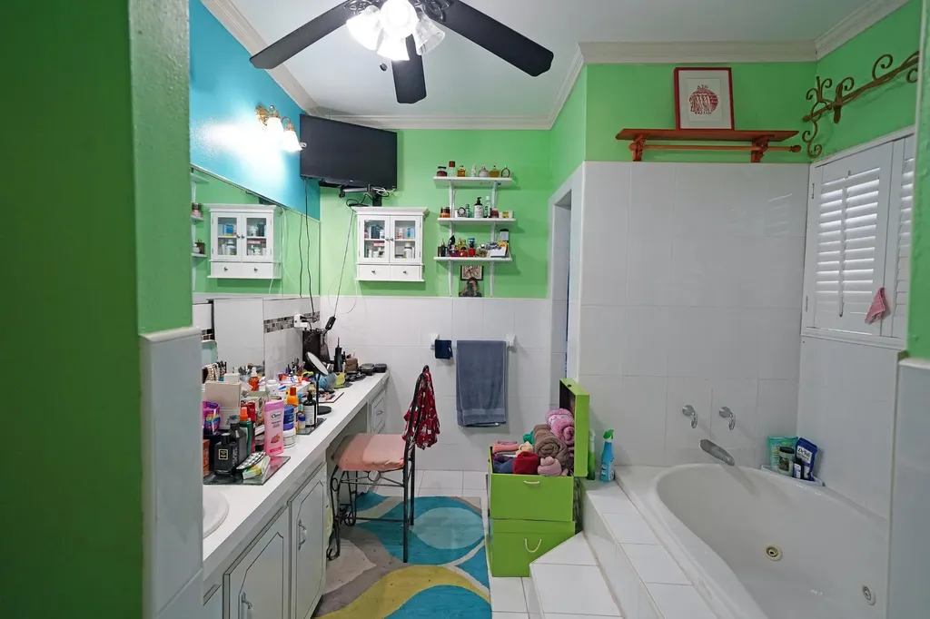 Jacaranda Line 41 New Providence Paradise Island BS