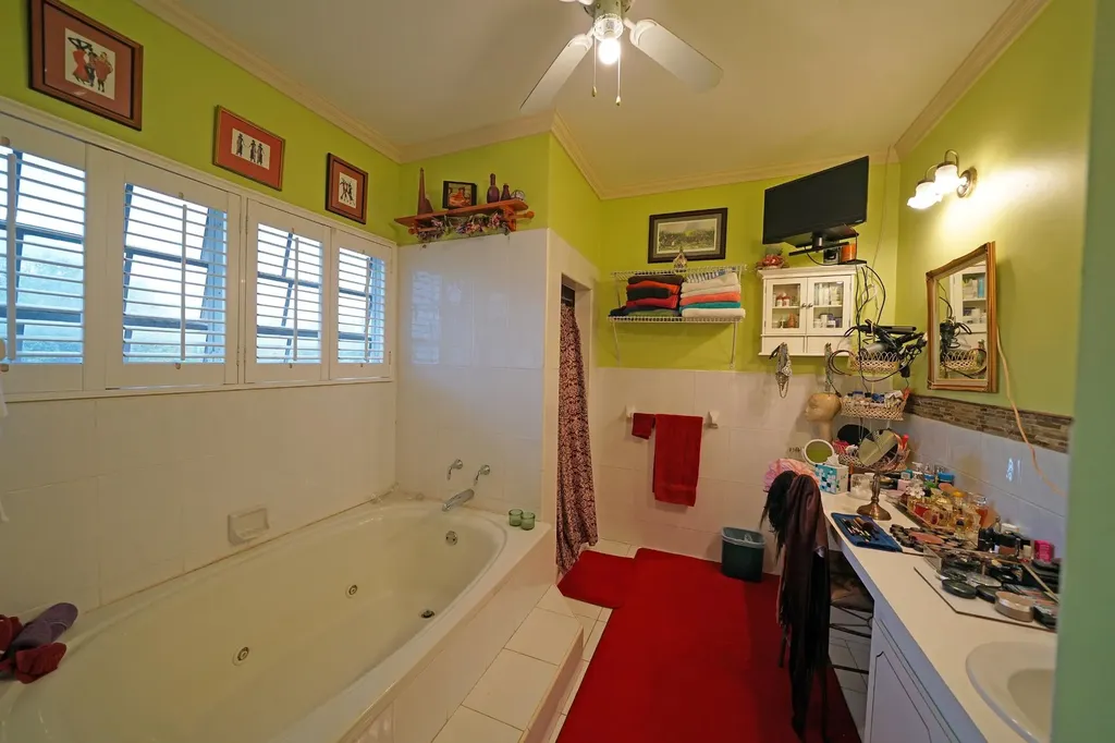 Jacaranda Line 41 New Providence Paradise Island BS