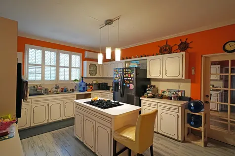 Jacaranda Line 41 New Providence Paradise Island BS