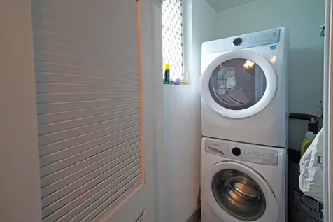 Jacaranda Line 41 New Providence Paradise Island BS