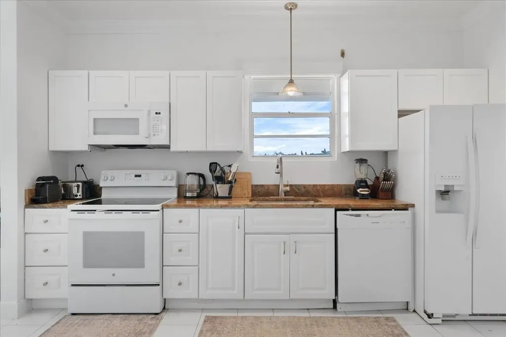 Gregory Town Eleuthera BS