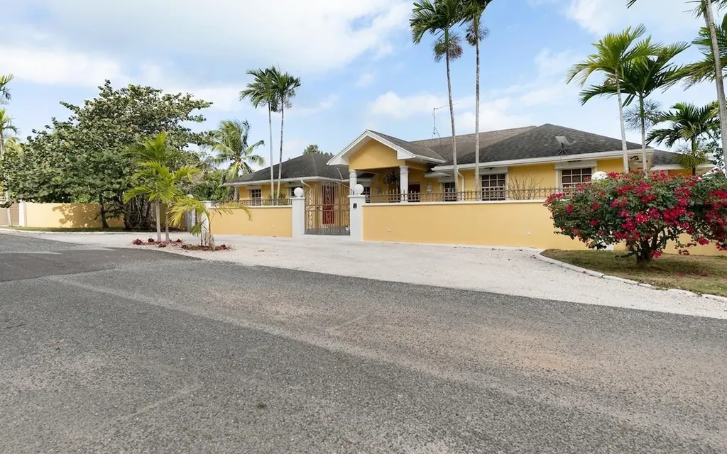 40 Oakhill Road New Providence Paradise Island BS