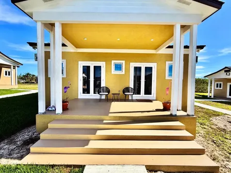 Silver Coin Lane #7 Grand Bahama Freeport BS