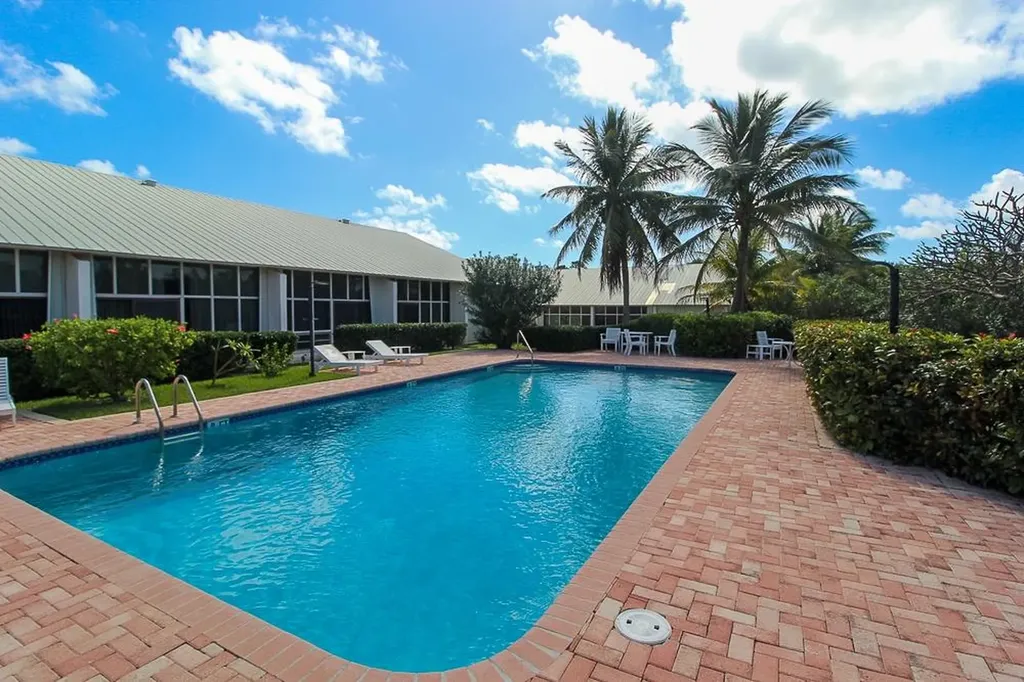 Mayfair Court Grand Bahama Freeport BS