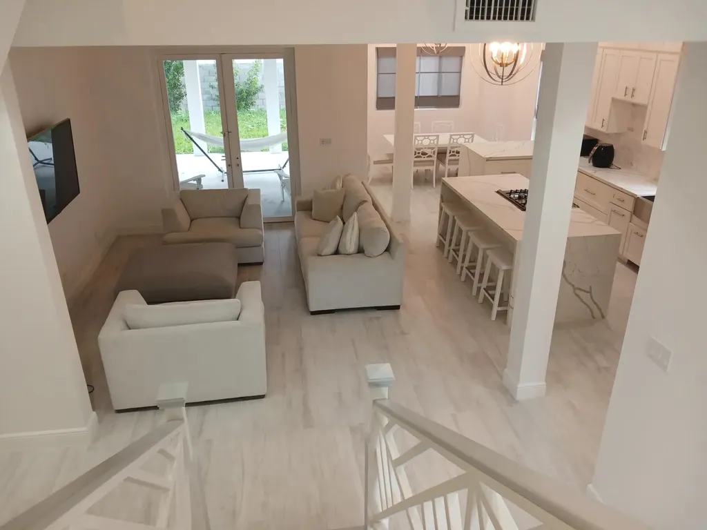 Strawberry Dr.saffron Hil New Providence Paradise Island BS