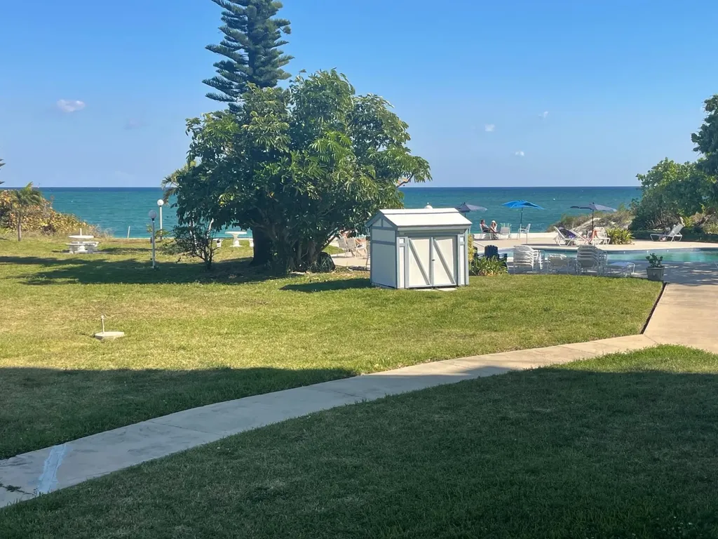 Riviera Towers Condominiu Grand Bahama Freeport BS