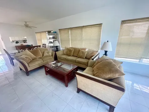 Riviera Towers Condominiu Grand Bahama Freeport BS