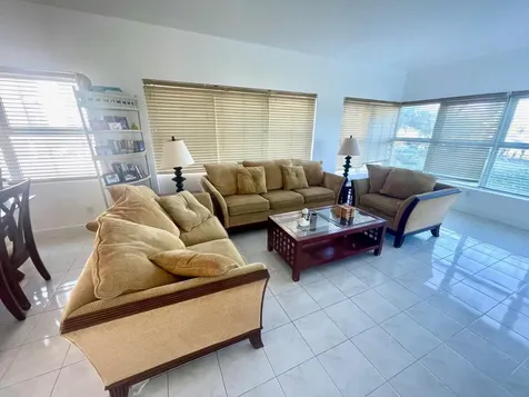 Riviera Towers Condominiu Grand Bahama Freeport BS