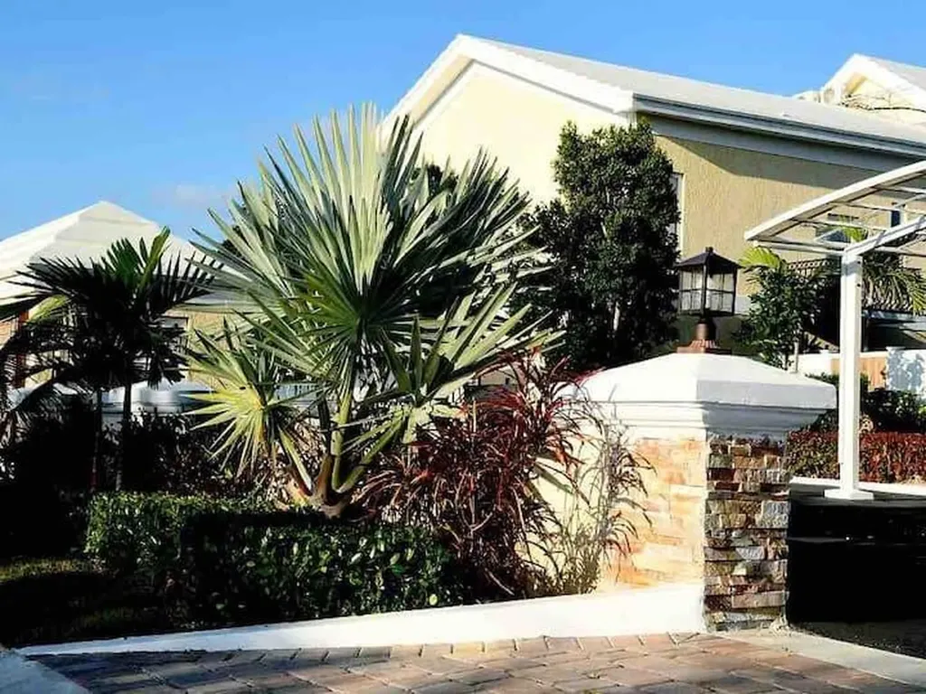 Lyford Hills New Providence Paradise Island BS