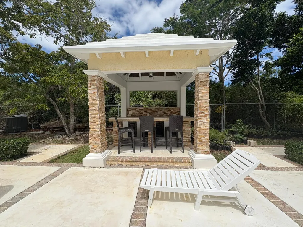 Lyford Hills 2/2.5 New Providence Paradise Island BS