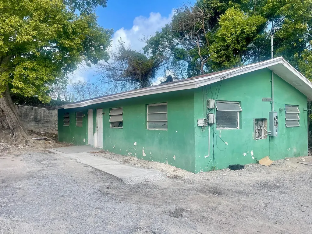 Mount Royal Avenue New Providence Paradise Island BS