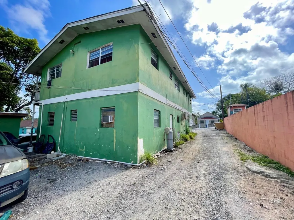 Mount Royal Avenue New Providence Paradise Island BS