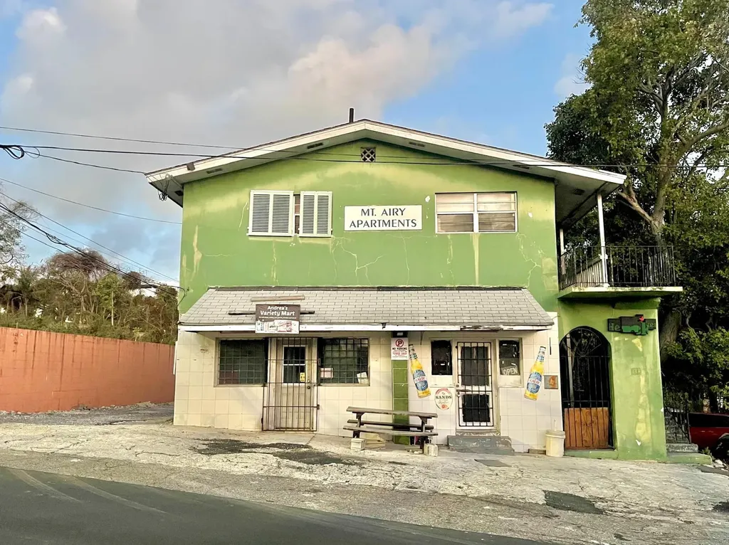 Mount Royal Avenue New Providence Paradise Island BS