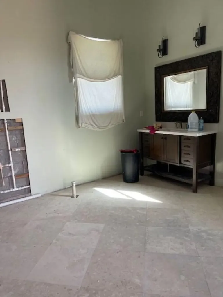 Hong Kong Street, Colony 12 Grand Bahama Freeport BS