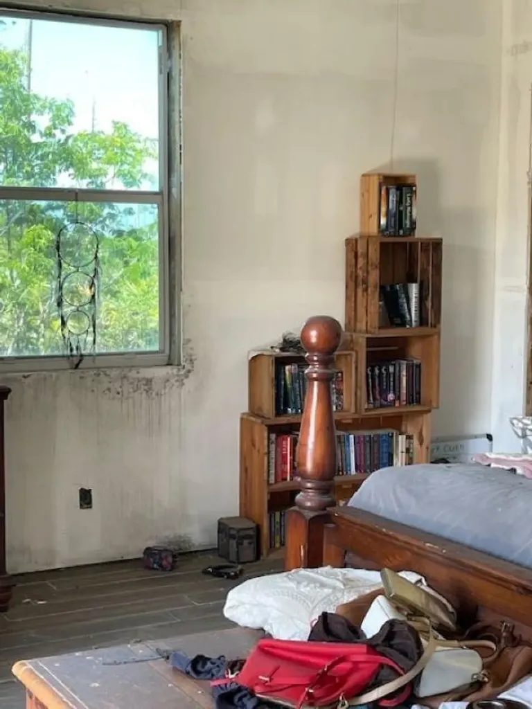 Hong Kong Street, Colony 12 Grand Bahama Freeport BS