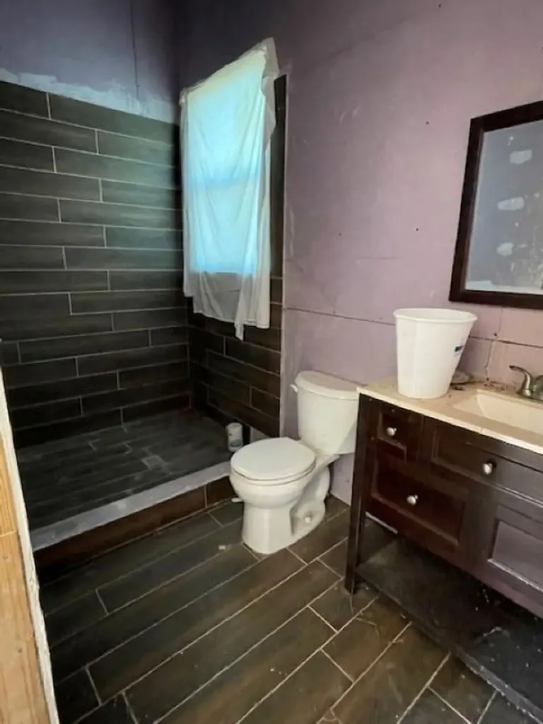 Hong Kong Street, Colony 12 Grand Bahama Freeport BS