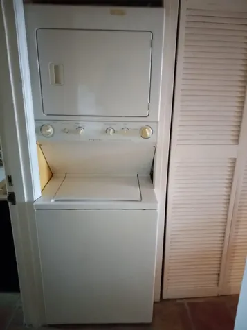 West Bay Street Tip Tops New Providence Paradise Island BS