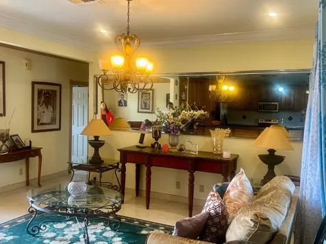 Confederates Walk Grand Bahama Freeport BS