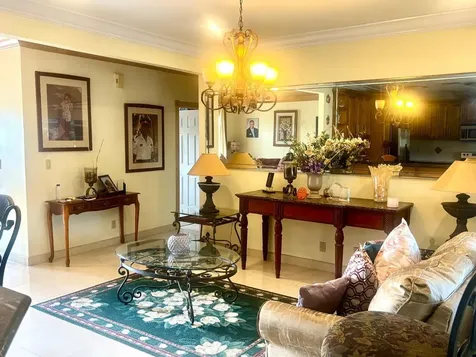 Confederates Walk Grand Bahama Freeport BS