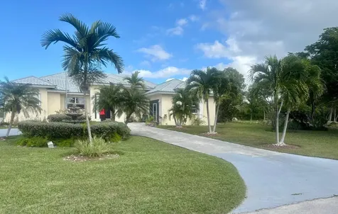 Confederates Walk Grand Bahama Freeport BS