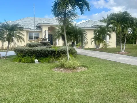 Confederates Walk Grand Bahama Freeport BS