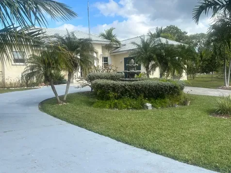 Confederates Walk Grand Bahama Freeport BS