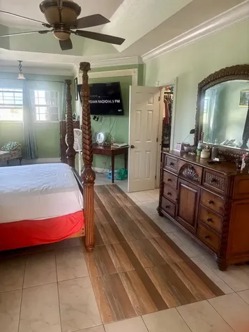 Confederates Walk Grand Bahama Freeport BS