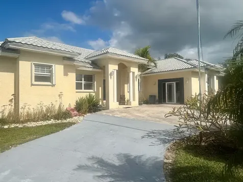 Confederates Walk Grand Bahama Freeport BS