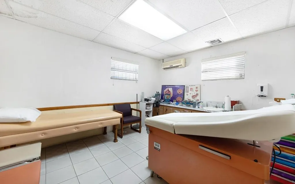 Joseph Evans Building, Shirley Heights New Providence Paradise Island BS