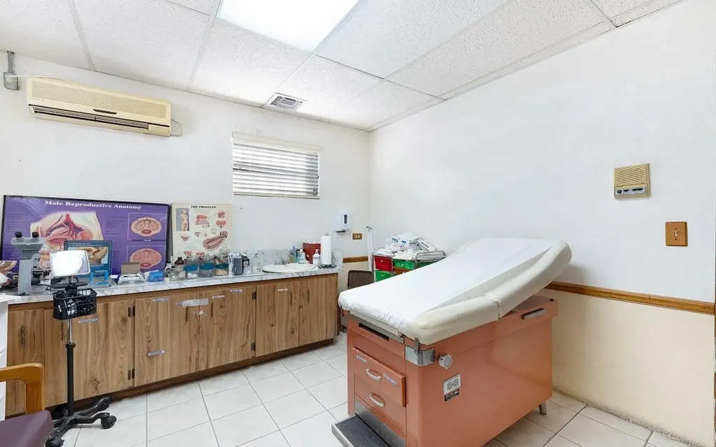 Joseph Evans Building, Shirley Heights New Providence Paradise Island BS